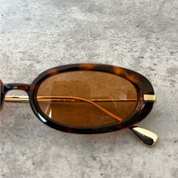 WeWoreWhat Beach Oval Sunglasses - Picture 4 of 5